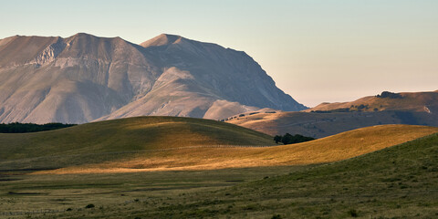 Monti Sibillini: i Pantani di Accumoli e panorama sull'Appennino Umbro Marchigiano e Monte Vettore