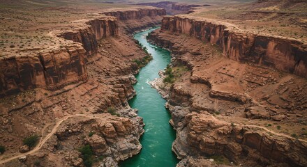 雄大な峡谷を流れる翡翠色の川 夕暮れの光輝く絶景. AI Generated