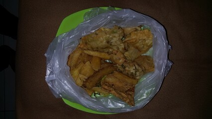 Very tasty fried shots. Consisting of bakwan, tempeh, sweet potatoes. Various fried foods for Takjil breaking the fast together or Bukber Ramadhan.