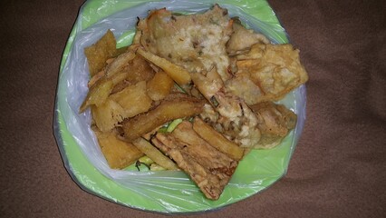 Very tasty fried shots. Consisting of bakwan, tempeh, sweet potatoes. Various fried foods for Takjil breaking the fast together or Bukber Ramadhan.