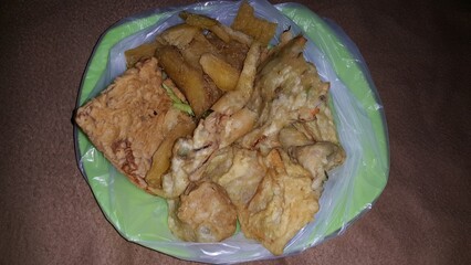 Very tasty fried shots. Consisting of bakwan, tempeh, sweet potatoe. Fritters are prepared in both sweet and savory varieties. Various fried foods for Takjil to break the fast or Bukber Ramadhan.