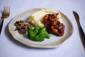 lamb chops with mashed potatoes