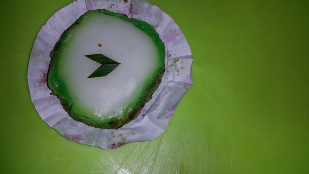 Green and white Lapindo Mud Cake (talam)