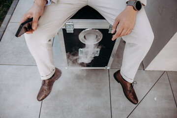 Ciężki dym wylatujący z maszyny