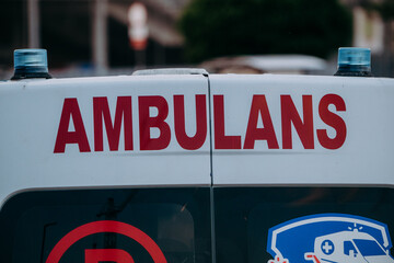 napis ambulans na aucie
