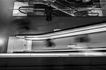 Naklejka premium Escelator in black and white
