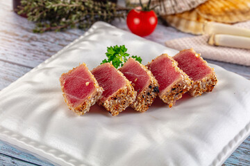 Tuna tataki roasted and raw