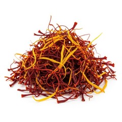 Naklejka premium Pile of saffron threads spice isolated on white background