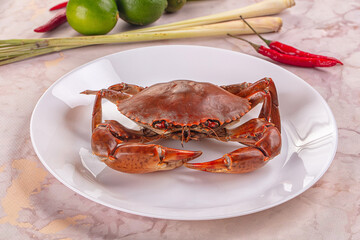 Gourmet steamed crab served lime