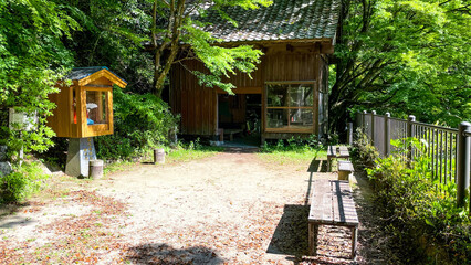 観音の滝山道途中の休憩所