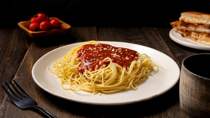 ミートソースのパスタ