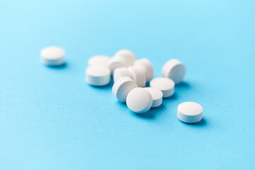 Hyaluronic acid tablets. Hyaluronic acid helps skin stretch and flex and reduces skin wrinkles. Bright paper background. Soft focus. Close up. Copy space	