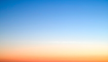 Obraz premium Gradient Sky Blue to Orange Color Transition at Sunset.