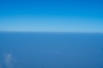 Fototapeta premium Endless Blue Horizon: Clear Sky Meets Vast Ocean