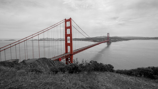 Fototapeta black and white photo of the golden gate marked in red