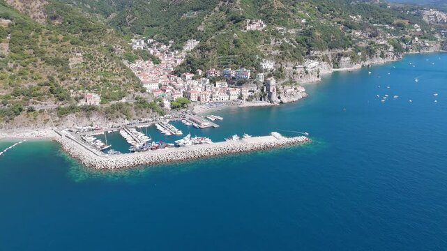 Cetara is a small village on the Amalfi Coast, nestled between the sea and mountains. It has always been considered a niche tourist destination thanks to its deep connection to traditional activities