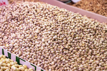 Obraz premium A Captivating Display of Dried Seeds at a Local Market Stall