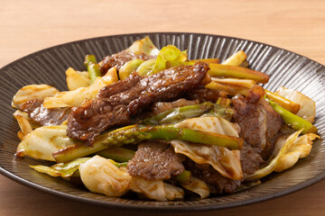 牛肉のオイスターソース炒め（キャベツ　アスパラガス）