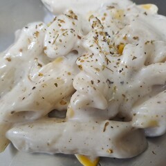 Close-up of delicious white sauce pasta 