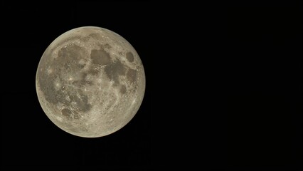 Obraz premium Lunar glow against the black sky