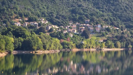 Fototapeta premium Tolla, lac de barrage en Corse