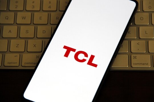 TCL Corporation  - Empresa multinacional chinesa de eletr&ocirc;nicos com sede em Huizhou, na prov&iacute;ncia de Guangdong. Ela desenha, desenvolve, fabrica e vende produtos como televisores, celulares.