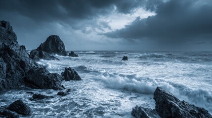 Obraz premium Dark storm clouds loom over a turbulent ocean, as powerful waves crash against jagged rocks along the shoreline, creating a captivating natural spectacle at dusk.