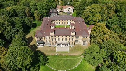Fototapeta premium Pałac Potockich w Krzeszowicach – Neorenesansowa XIX-wieczna rezydencja herbu Pilawa, Małopolska, Polska, Europa, 