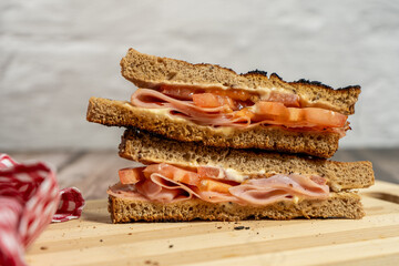 Toasted ham and tomato sandwich on whole wheat bread