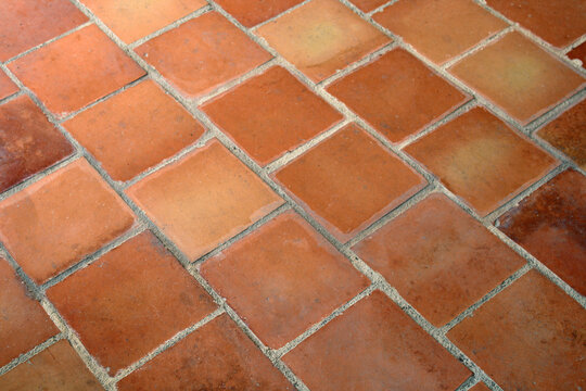 Dallage carrelage en terre cuite, tomette ancienne