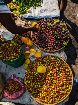 Wild African ruits being sold