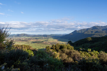 Obraz premium Scenic Valley View Surrounded by Mountains