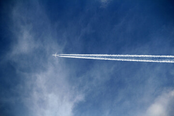 Airplane leaving a contrail