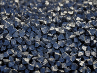 ﻿Blautöne im Detail: Eine Reflexion von Textur und Stille – Monochromes Steinhaufen-Stillleben