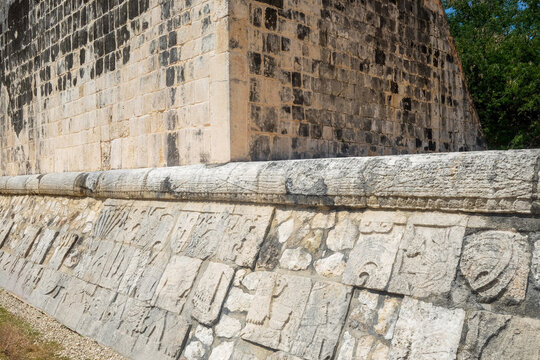  Mayan Carvings at Chich&eacute;n Itz&aacute;
