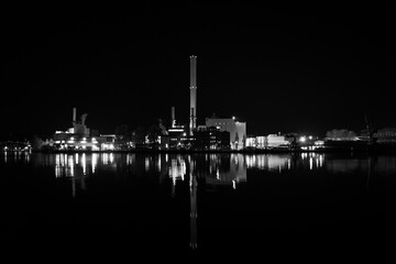 Flensburger Kraftwerk bei Nacht an der F&ouml;rde7