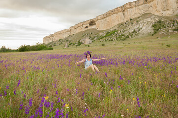 Obraz premium Photo session outdoors of a pretty girl in shorts, a shirt and a dress