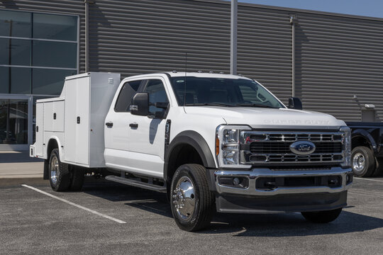 Ford F-550 4X2 DRW Crew Chassis Cab with Knapheide Utility Bed. Ford offers the F550 with a 7.3L DEVCT V8 engine. MY:2024