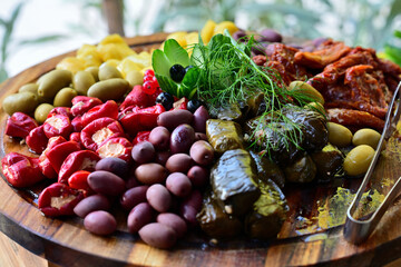 antipasti platte mit frischen gem&uuml;sen