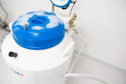 Cryogenic Tank with Vapor Emission