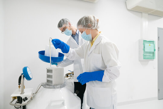 Researchers Using Liquid Nitrogen System