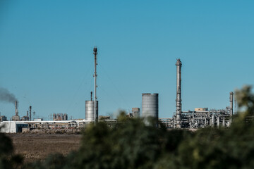 Fototapeta premium Industrial facilities of the Argentine petrochemical industry, Patagonia, Argentina.