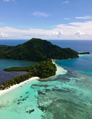 Obraz premium Tropical island paradise aerial view