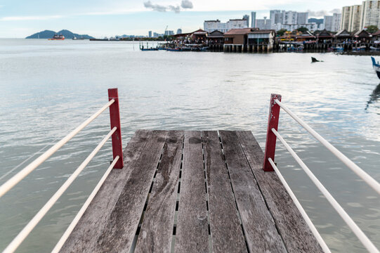 Fototapeta Rustic pier overlooking skyline