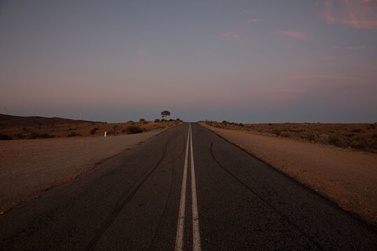 Road at dusk at Mundi Mundi Lookout
