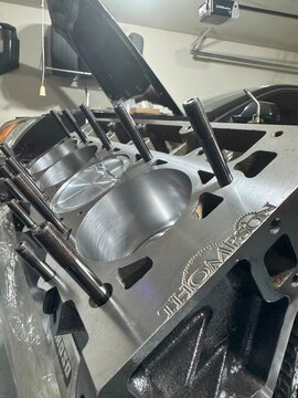 LSX engine with head studs