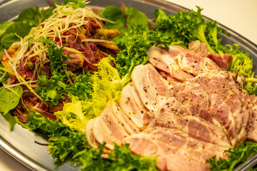 テーブルに並んだディナー