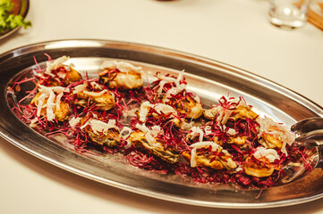 テーブルに並んだディナー