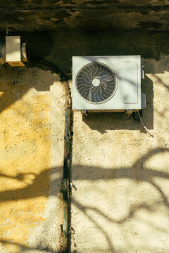 Wall-Mounted Air Conditioning Unit