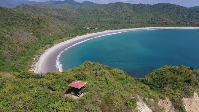 .Playa Los Frailes, para&iacute;so costero en Machalilla, Ecuador, con aguas turquesas, arena blanca y entorno natural protegido